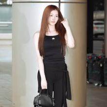 [패션엔 포토] 트와이스 미사모 사나, 이 정도였어? 올 블랙 탄탄 몸매 스포티 시크 애슬레저룩