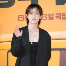 [패션엔 포토] 이연, ‘경주기행’ 막내 숏컷 걸크러시! 털털 오버핏 올 블랙 슈트룩