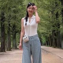 한지혜, 여름 꾸안꾸 진수! 몸에 자연스럽게 핏 미니멀 민소매 꾸안꾸 가족 여행룩