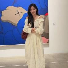 임수향, 여리여리 드롭 숄더 청순 끝판왕! 크림 오프숄더 롱 원피스 나들이룩