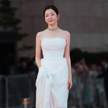[패션엔 포토] 박지현, 그리스 여신 인줄! 미니멀 글래머 화이트 오프숄더 드레스룩