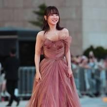 [패션엔 포토] 박보영, 청룡의 러블리 요정! X크로스 디자인 꽃같은 드레스룩 올킬