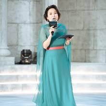 [패션엔 포토] 박경림, MC 파워 제대로! 그리스 여신같은 시스루 케이프 드레스룩