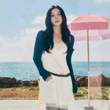 엔믹스 규진, 속옷 같은 원피스 제주 나들이! 맵시나는 레이스 슬립 로맨틱 레이어드룩