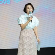 [패션엔 포토] 박경림! 옷에 꽃이 피었네! 로맨틱 영화엔 센스있게 로맨틱한 투피스룩 
