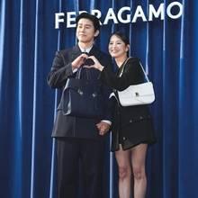 [패션엔 포토] 김무열-윤승아, 결혼 10년차 신혼같은 잉꼬부부 시크한 블랙 시밀러 커플룩