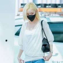 [패션엔 포토] 에스파 윈터, 가볍게 레이어드 여름의 멋! 화이트 톤온톤 타이베이 출국