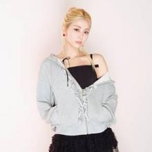 에잇세컨즈, 디자이너 브랜드 민주킴과 협업 컬렉션 공개… 르세라핌 허윤진 모델 발탁