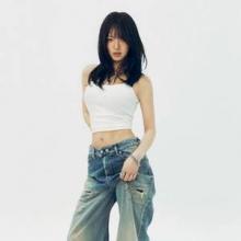 소녀시대 효연, 다시 전성기 리즈 시절! 잘록 허리 드러낸 크롭톱과 찢청 Y2K 걸크러시룩
