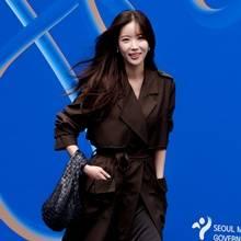 [패션엔 포토] 임수향, 트렌치 코트 휘날리며! 가을 바람 타고 온 멋스러운 브라운 트렌치룩