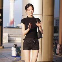 [패션엔 포토 ] 미야오 안나, 몸에 꼭 말라깽이 슬림 핏! 공항 올킬 미니멀 올 블랙 출국룩