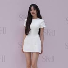 [패션엔 포토] 문가영, 완벽한 비율! 성수동 흔든 시대를 초월한 화이트 미니 원피스룩