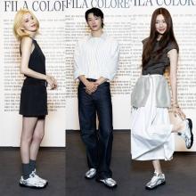 한소희·우즈·차정원, 컬러에 꽂힌 곳은? 휠라 에샤페 실버문 신고 프리즈 서울 2026 나들이