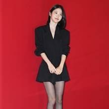 [패션엔 포토] 신예은, 점점 예뻐지는 꽃미모! 시대를 초월한 블랙 미니 원피스룩