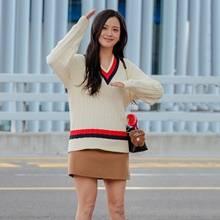 [패션엔 포토] 블랙핑크 지수, V넥 케이블 니트로 뽐낸 청순한 가을 여친룩 뉴욕 출국 