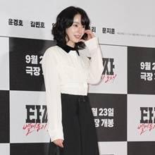 [패션엔 포토] 방효린, 성숙한 가을여인의 자태! 복고풍 블랙화이트 투피스 시사회룩