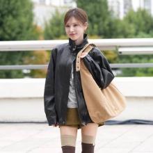 [패션엔 포토] 레드벨벳 웬디, 오버핏 레더 아래 극강 슬림 핏! 초미니와 니하이 삭스 믹스앤매치 출국룩