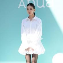 [패션엔 포토] 수지 맞아? AI인형 인줄! 올백 헤어에 나풀나풀 페플럼 벌룬 셔츠 원피스룩