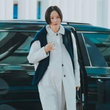 [패션엔 포토] 김나영, 트렌치코트의 가을 멋녀! 발 빠른 패셔니스타의 멋스러운 롱 코트 출국룩