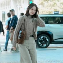[패션엔 포토] 윤아, 이렇게 입으니 스타일 퀸! 니트 레이어드에 와이드 팬츠 톤온톤 가을룩 