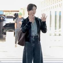 김유정, 항아리 닮은 둥근 팬츠! 가죽 크롭 재킷과 굿조합 간절기룩 밀라노 출국길 