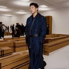 손석구, 런웨이 빛낸 존재감! 버버리 패션쇼 휩쓴 벨티드 트렌치 코트륵