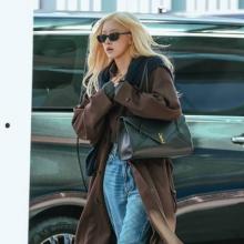 [패션엔 포토] 블랙핑크 로제, 코트 자락 휘날리며! 무심한 듯 시크한 롱코트룩 파리 출국길