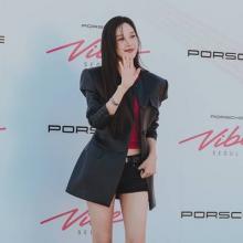 [패션엔 포토] 문가영, 락시크 폭발! 포르쉐 휘저은 가죽 재킷에 미니 쇼츠 락시크룩