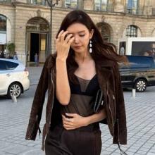 채정안, 매혹의 파리 은근한 관능미! 시스루 톱과 스웨이드 재킷 꿀조합 패션쇼 게스트룩