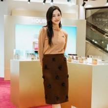 [패션엔 포토] 박규영, 시선올킬 블랙 플라워! 우아한 플라워 스커트와 프릴 톱 톤온톤 나들이룩