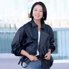 김희애, 봄버 재킷과 청바지 굿조합! 60세 나이를 거스른 비주얼 스타일리시한 출국길