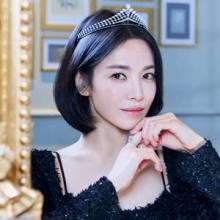 송혜교, 티아라가 완벽! 우아미 넘은 고고한 품격 반짝이 글리터 주얼리 드레스룩