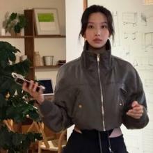 문가영, 잘록 허리 이 정도였어? 크롭 재킷으로 뽐낸 반전 허리 라인 힙한 나들이룩