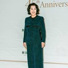 [패션엔 포토] 김영란, 70세 여배우의 패션쇼 나들이! 우아한 그린 벨벳 드레스룩 