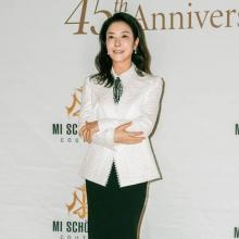 [패션엔 포토] 김보연, 세월 잊은 우아미! 화이트 재킷에 롱 스커트 60대의 품격 가을 게스트룩