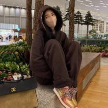 모델 아이린, “남편에게 큐티한 사진을 부탁했을 때” 털털한 반전 매력 스웻 셋업 출국룩
