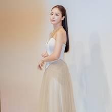 [패션엔 포토] 46세 김태희, 오랜만의 나들이! 변함없는 여신 미모 뷔스티에 드레스룩