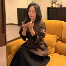 ‘닥터X’ 이진희, 분위기 확 바뀐 단아미! 브라운 트렌치의 차분한 품격 가을 데일리룩
