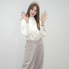 [패션엔 포토] 이성경, 역시 톱모델은 달라! 와이드 팬츠 하나로 완성한 멋쁨 비율 톤온톤 가을룩