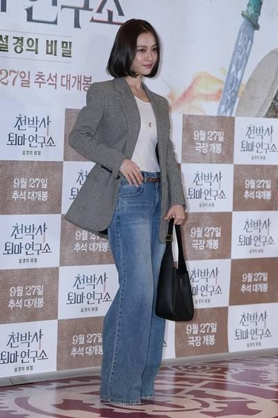 [패션엔 포토] 고민시, ‘밀수’ 복고 느낌 그대로! 단발에 체크 레트로 나들이룩