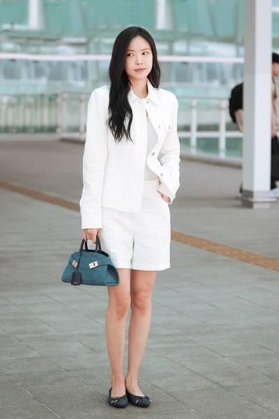 [패션엔 포토] 손나은, 보기만해도 눈부셔! 싱그러운 화이트 쇼츠 슈트룩 LA 출국
