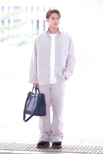 세븐틴 민규, 여심 홀리는 귀공자 미소! 우아한 댄디 섬머룩 디올 패션쇼 출국