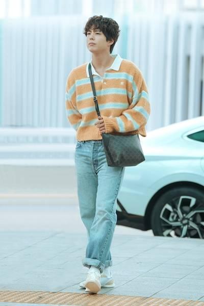 박보검, 모닝 굿보이! 대학생같은 뽀글 머리 꾸안꾸 남친룩 프랑스 출국