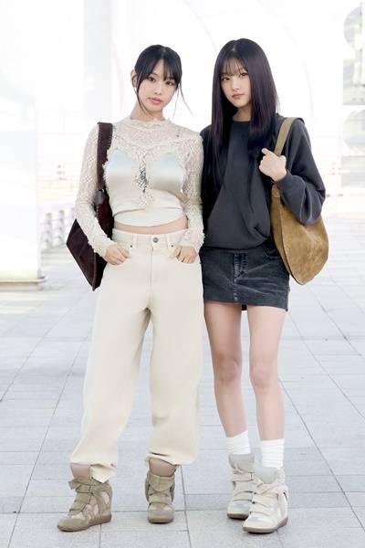 키스오브라이프 나띠·하늘, 호보백과 웻지힐! 같은듯 다른 뉴트로 보헤미안 시크룩