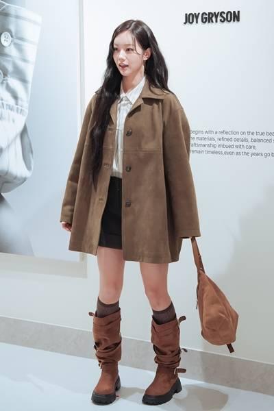 [패션엔 포토] 혜리, 스웨이드에 빠지다! 재킷에 부츠까지 가을 접수 올 스웨이드룩