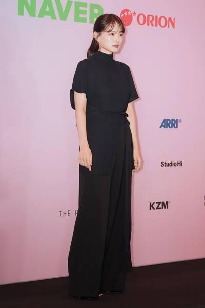 [패션엔 포토] 천우희, 마이 유스 멜로퀸! 랩스타일 블랙 드레스 나들이룩