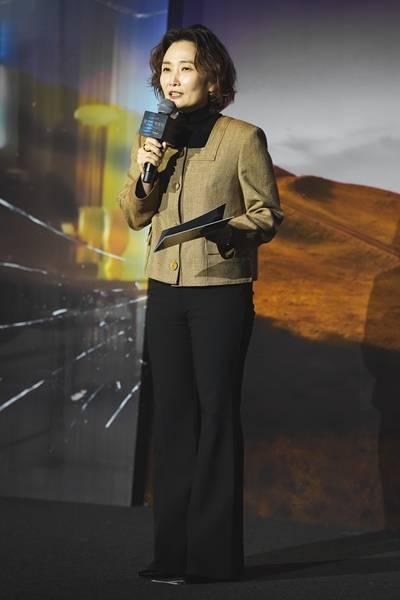 [패션엔 포토] 박경림, MC파워 제대로! 자신감 넘치는 파워우먼 프로페셔널 오피스룩