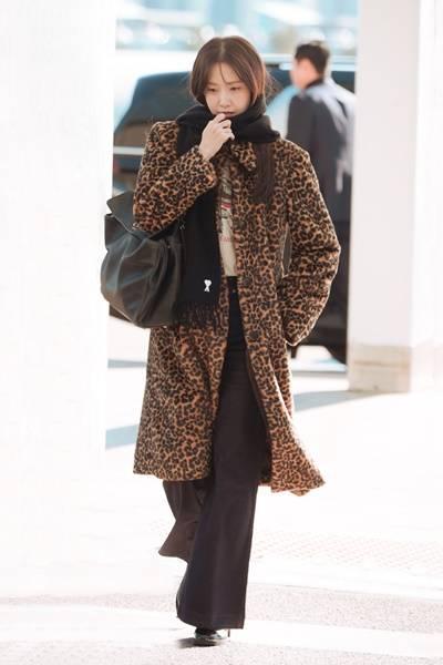 [패션엔 포토] 소녀시대 윤아, 멋쟁이 얼죽코! 강렬한 존재감 레오파드 코트룩 대만 출국