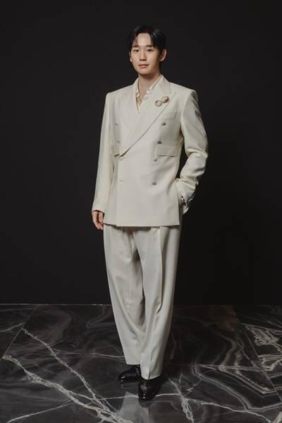 정해인, 밀라노 홀린 매력남! 집업 카디건도 화이트 슈트도  멋짐 폭발