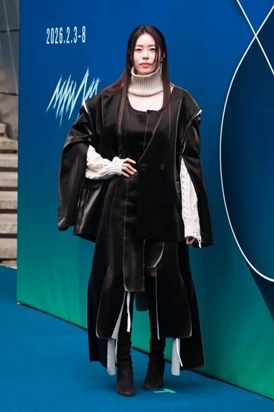 [패션엔 포토] 서동주, 서울패션위크 나들이! 찰랑찰랑 예술적인 가죽 프린지 코트룩